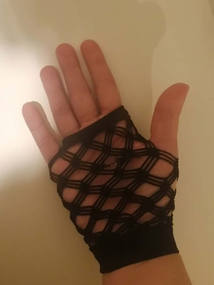 Fishnet gloves used, black