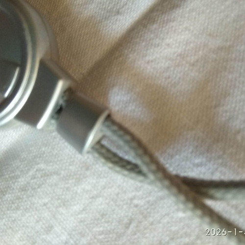 Necklace-style wired headphones like new, ideal for mp3 player