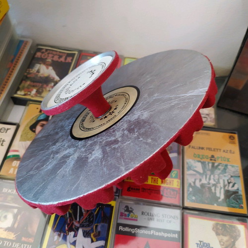 Aluminum rotating cassette holder like new with 16 slots