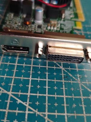 AMD Radeon R5 430 2GB GDDR5 video card like new with DVI and DP ports for SFF case