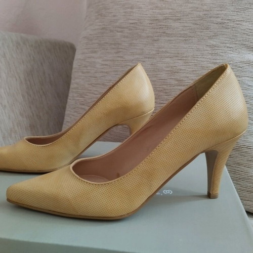 Beige Greek-made pumps new, size 36