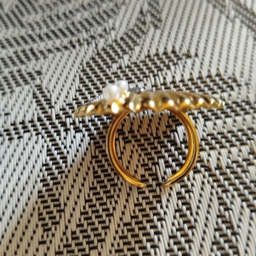 Gold plated stainless steel ring like new with starfish and pearls