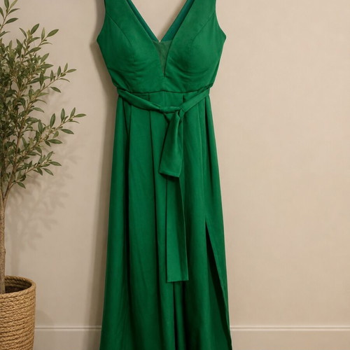 Long formal emerald dress medium like new with slit and belt