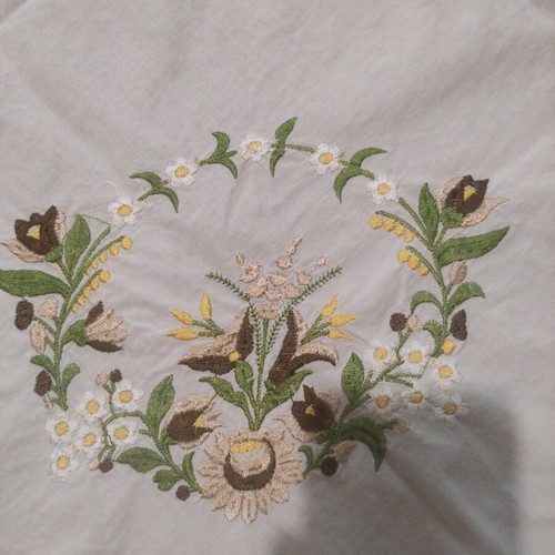 Machine embroidery like new, large size 76x76