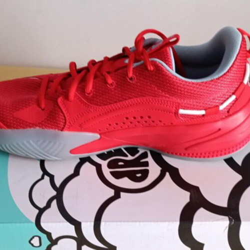 Puma Basketball 44J Cole athletic shoes like new, red