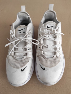 Παπούτσι Nike Air Max Axis λευκό μεταχειρισμένο, νούμερο 38