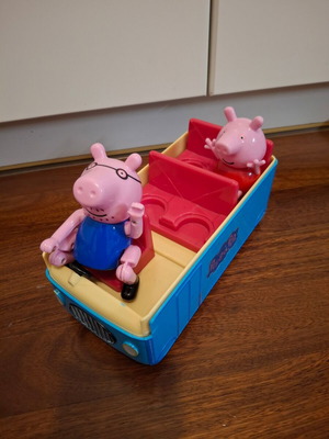 Αυτοκίνητο Peppa Pig μεταχειρισμένο με 2 φιγούρες, 20x10 εκ
