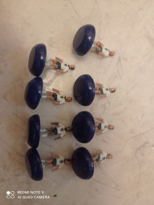 Subbuteo 63719 Αγγλία παίκτες επιτραπέζιου ποδοσφαίρου, σετ 8, δύο σπασμένοι