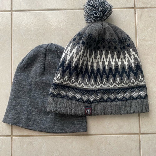 Hats like new, set of 2, white and gray