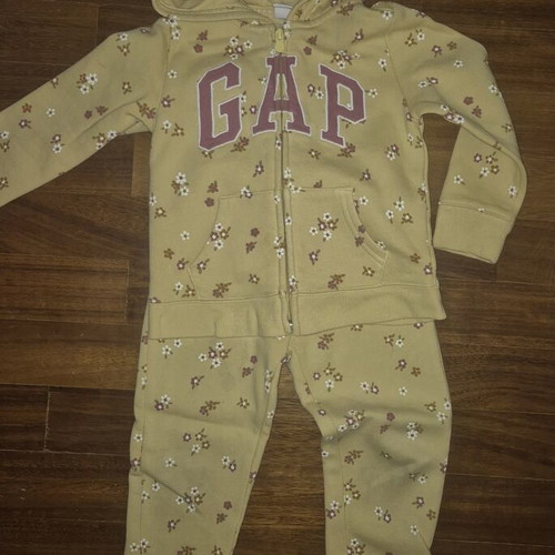 Gap girls' set size 4 years like new, yellow
