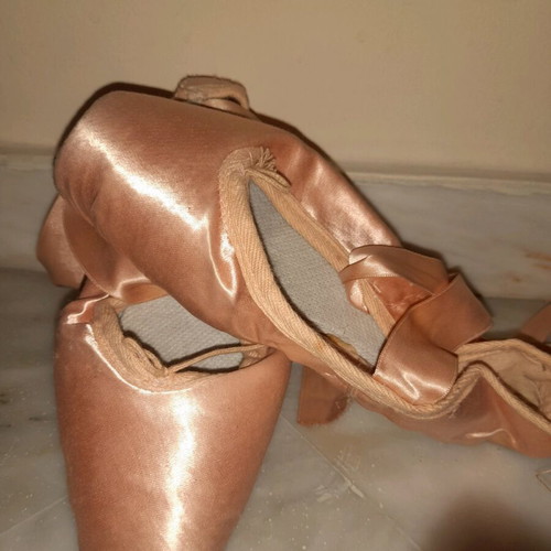 Pointe shoes No 37 used, hard (aspaste) with wear marks