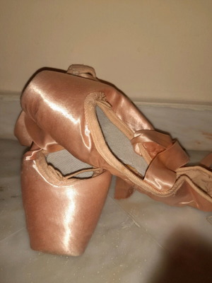 Pointe shoes No 37 used, hard (aspaste) with wear marks