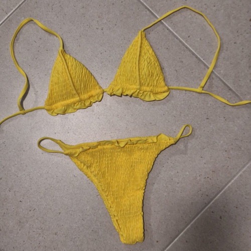 Decoro bright yellow smocked crinkle bikini set new, size S/M