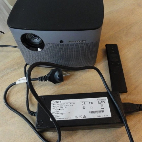 XGIMI H2 Projector 1080P Home Theater with Android Box like new