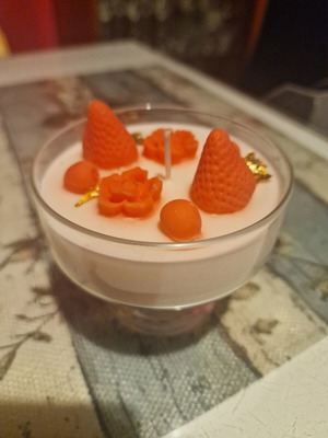 Handmade Vanilla Dream scented candle with Madagascar vanilla aroma