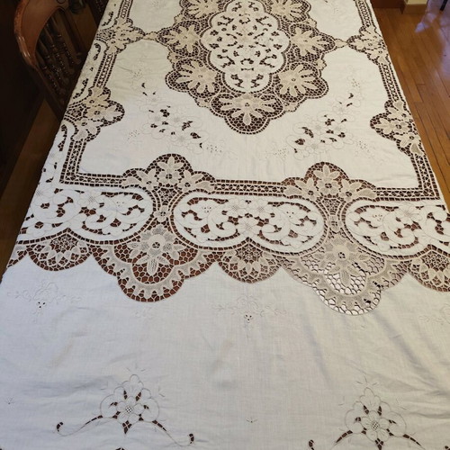 Handmade tablecloth 220x230 like new, beige