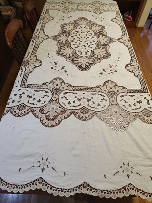 Χειροποίητο τραπεζομάντηλο 220x230 σαν καινούργιο, μπεζ