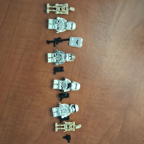 LEGO Star Wars pack of 4 Troopers and 2 Battle Droids
