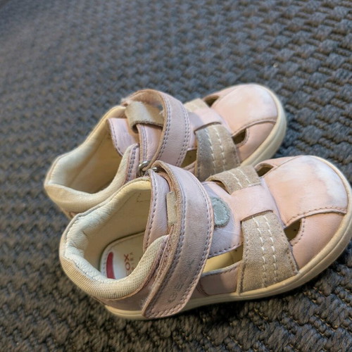 Geox leather kids sandals used with scratches