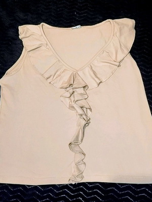 Sweet Beige sleeveless ruffled tank top used, sizes M-L