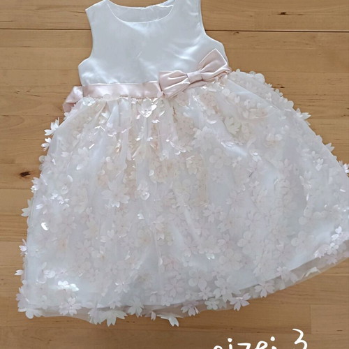 Girls' dress size 3 like new