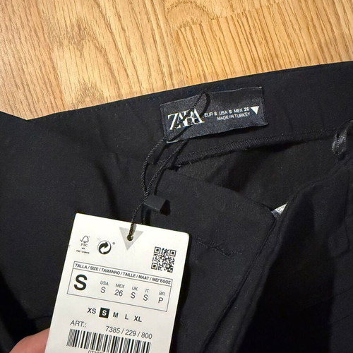 Zara mini skirt new with high waist and mother-of-pearl buttons black