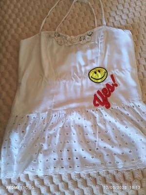 White blouse like new with design, size L
