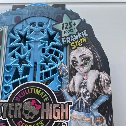 Monster High Hauntlywood Mysteries Frankie doll brand new