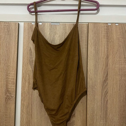 Brown top with open back Missguided like new, size L