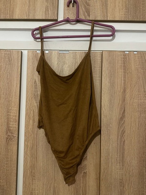 Brown top with open back Missguided like new, size L