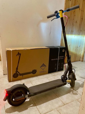 Xiaomi 4 Lite (2nd Gen) Electric Scooter like new, 25km/h
