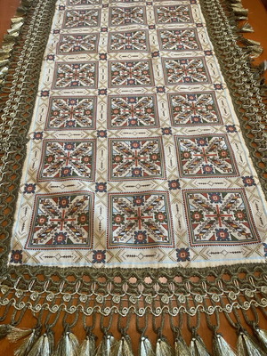 Metrito Embroidered Tablecloth Like New with Wide Lace
