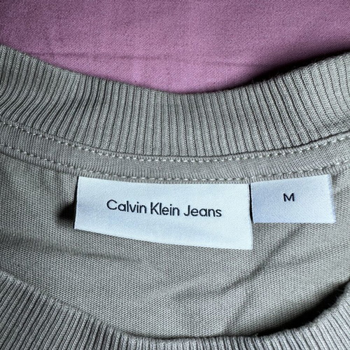 Calvin Klein T-shirt like new, size M, beige