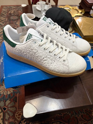 Stan Smith Adidas athletic shoes new, white and green, size 44