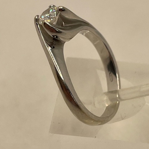 White gold 18k solitaire ring used with 0.27ct brilliant