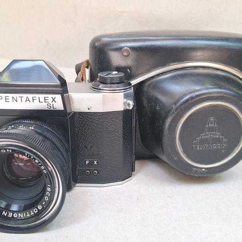 Pentaflex SL camera used with case