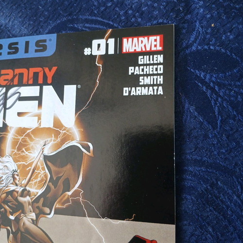 Uncanny X-Men #1 Marvel comic like new with two signatures