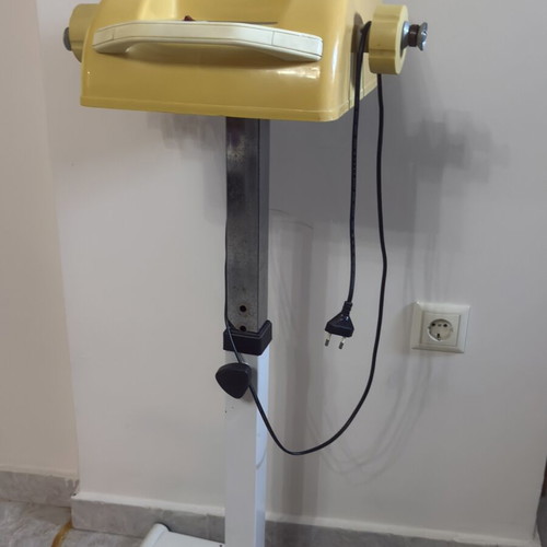 Anticellulite massage machine used, missing work strap, with base