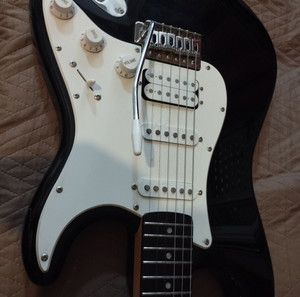 Πωλείτε κιθάρα ηλεκτρική Fender