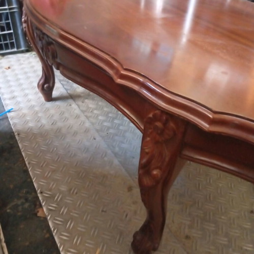 Victorian sofa with two chairs and table like new