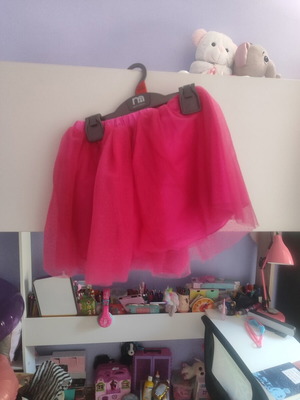 Tulle skirt fuchsia used, for 6-year-old girl