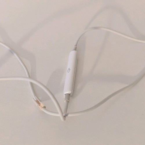 iPhone Earpods wired earbuds used, one earbud not working