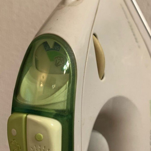 Electric iron like new, fully functional