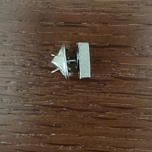 Lapel pin with LU logo like new