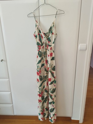 Floral dress white red green like new, size XL