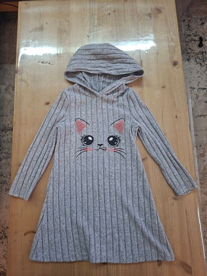 Girls' dress and hoodie like new, size 5, gray and green