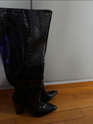 Croco boots like new, size 38, black with comfortable heel