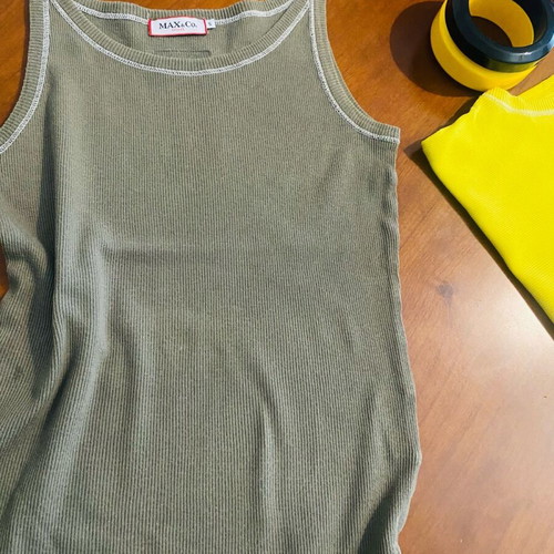 Max&Co ribbed top size S like new, khaki