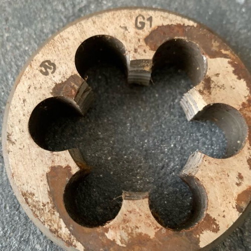 Pipe threading die set like new, 2 pieces