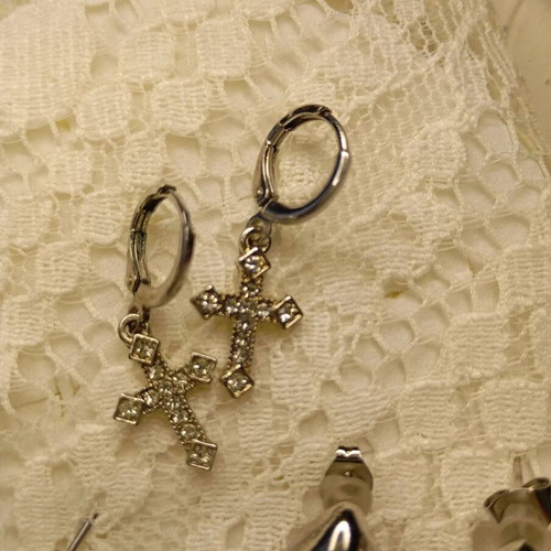 Stainless steel earrings like new, pack of 5 pairs